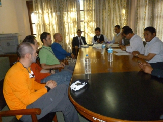 Predexpedičné stretnutie na ministerstve turistiky v Kathmandu - aj také v Nepále majú.