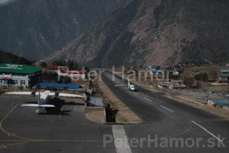 pumori-2010-lukla-01