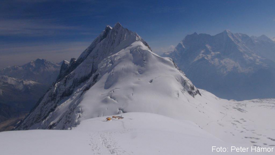 Nayke Peak a prvý tábor.