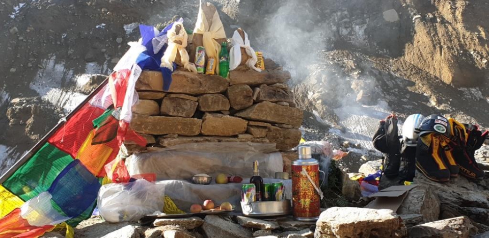 Chorten-je-pripravený-na-Puju.