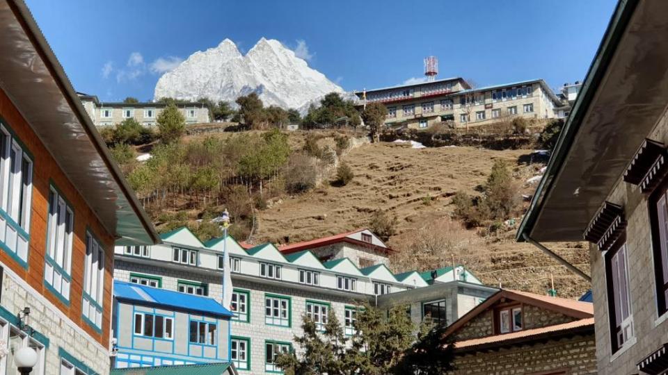 Thamserku-z-Namche-Bazaru