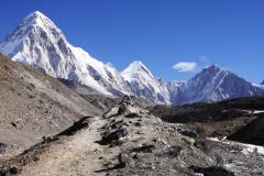 Pumori, Lintgren, Khumbu Tse a sedlo Lho La.