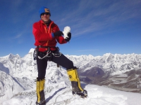 S Yetim na vrchole Island Peaku (6 189 m).