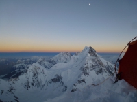 Gasherbrumy a Broad Peak z C 3 (7 400 m).