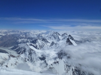 Gasherbrumy a Broad Peak z vrcholu K2.