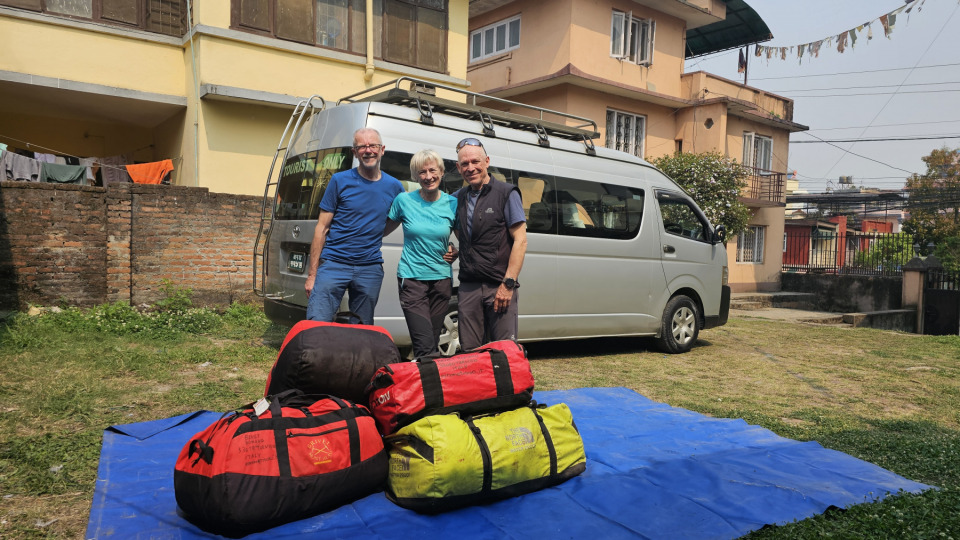 Romano, Nives a Peter pred odchodom z Kathmandu