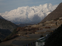 Kláštor v Tengboche a Kongde Ri (6 187 m) z dedinky Pangboche.