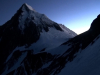 Svitanie na Evereste z vrcholového žľabu Lhotse.