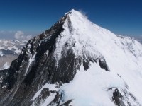 Južné sedlo a Mount Everest z vrcholu Lhotse.