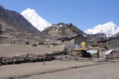Manaslu a Naike Peak z Lho.