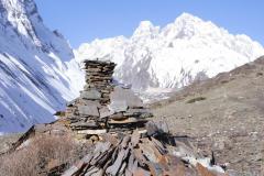 Mani stones v Larkya Bazar.