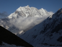 Večerné pohľady na Samdo Peak (6 335 m) z táboriska Dharmashala (4 470 m).