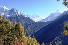 Údolie Solo Khumbu, Taboche, vrchol Everestu, južná stena Lhotse a Ama Dablam.